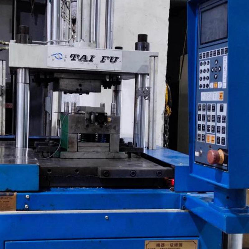 Knife holder molding