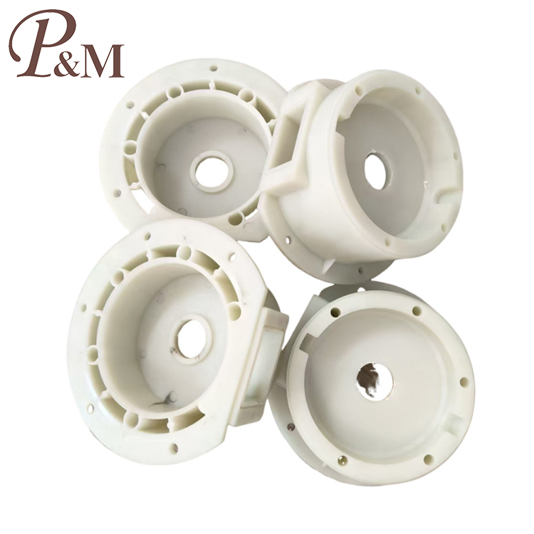 Stampaggio tappi e chiusure in plastica