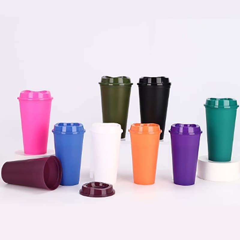 Modanatura di bicchiere di plastica