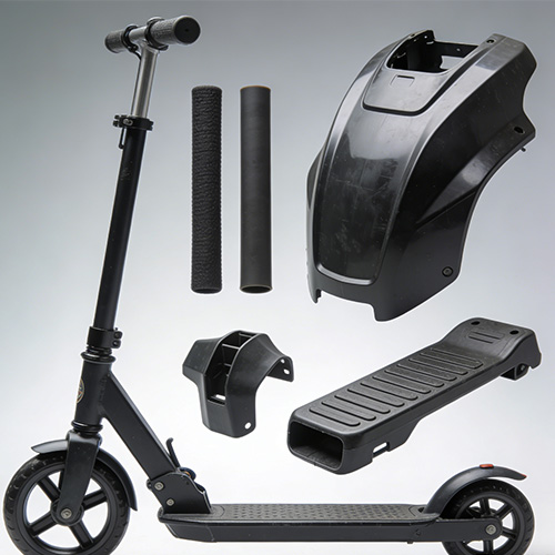 Stampaggio di parti in plastica per scooter